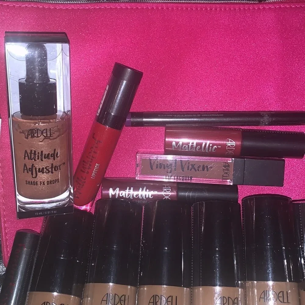 Ardell 18 piece make up set with make up Bag
